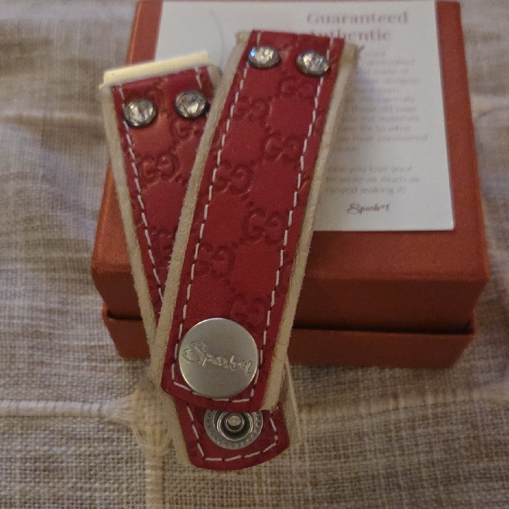Spark*l Band Watch Band Made With Authethic Gucci Material.